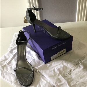 Shiny black beautiful heels